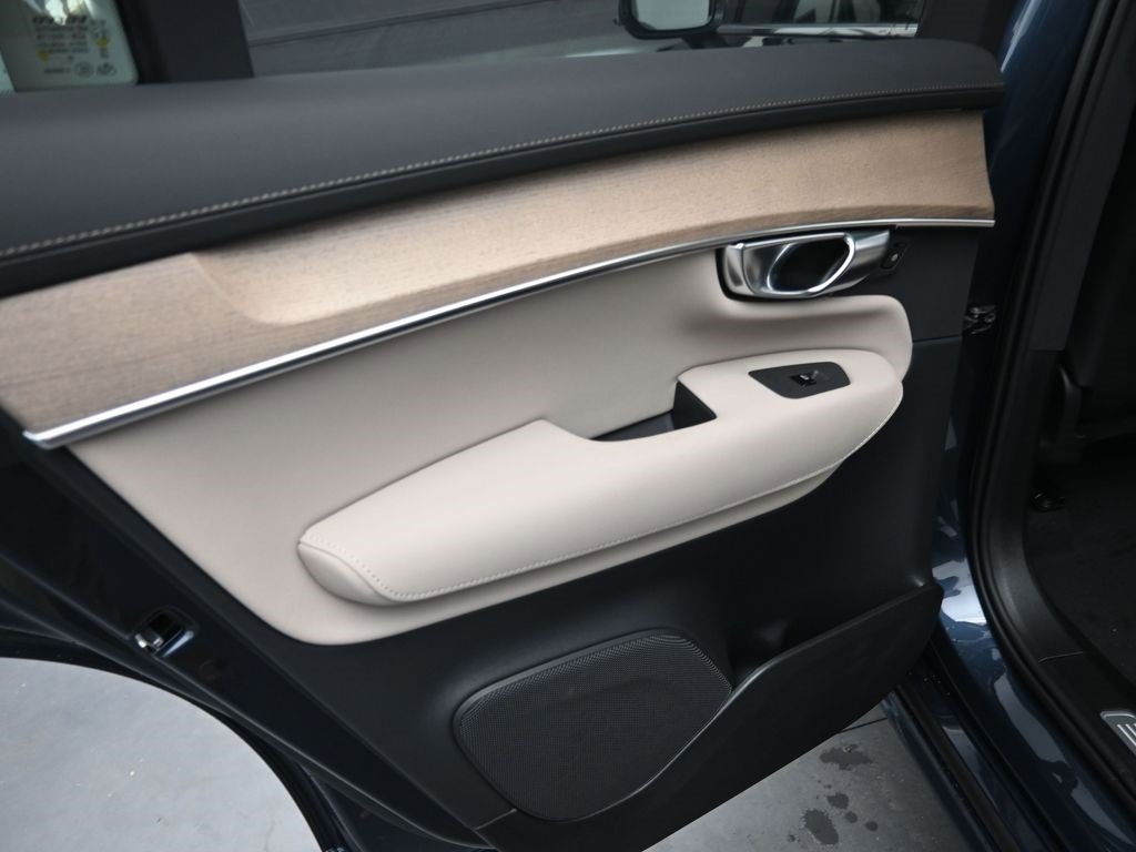 New 2026 Volvo XC90 B6 Plus w/ Protection Package Premier image 28