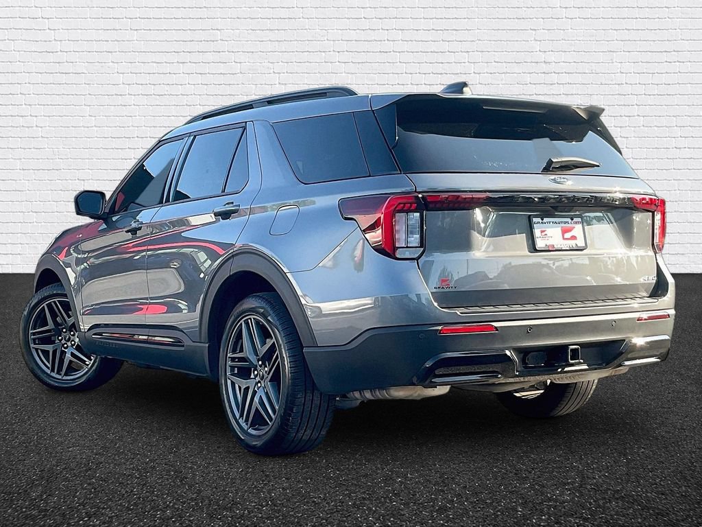 Used 2025 Ford Explorer ST-Line w/ ST-Line Street Pack AWD/4WD image 4