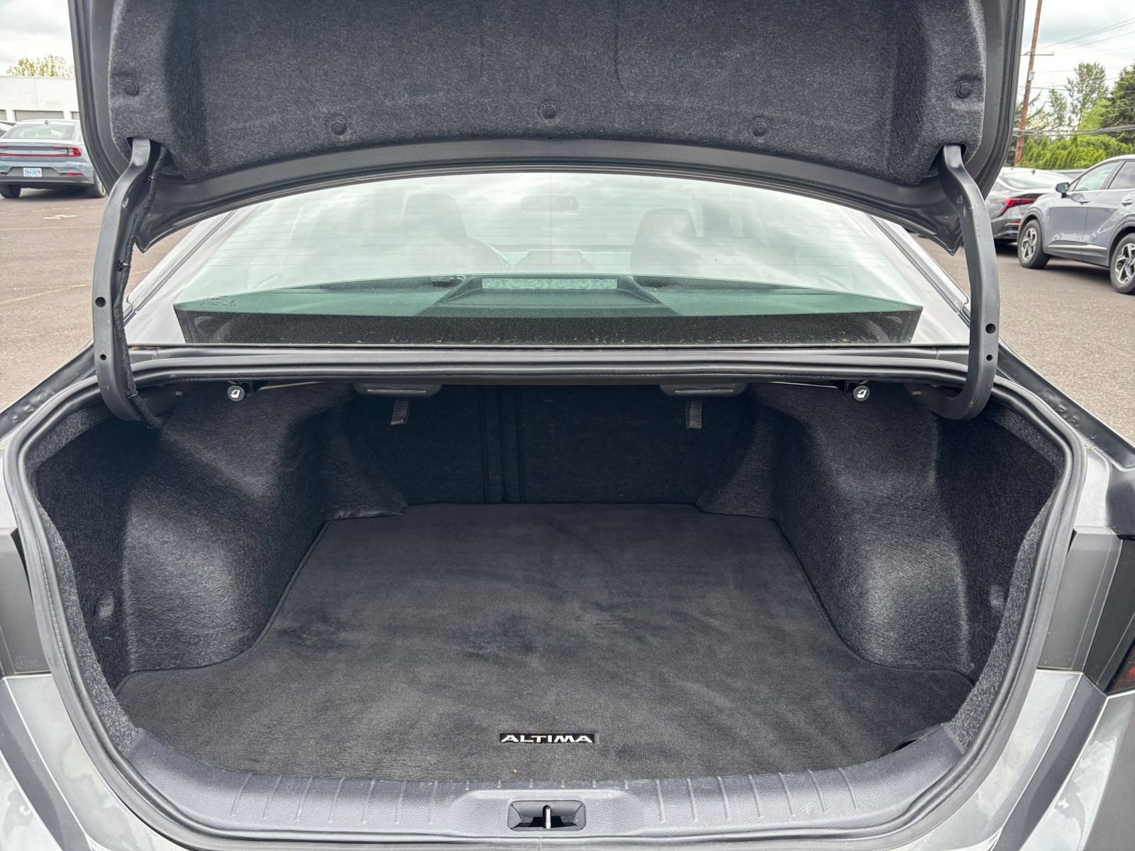 Used 2025 Nissan Altima 2.5 SV FWD image 31