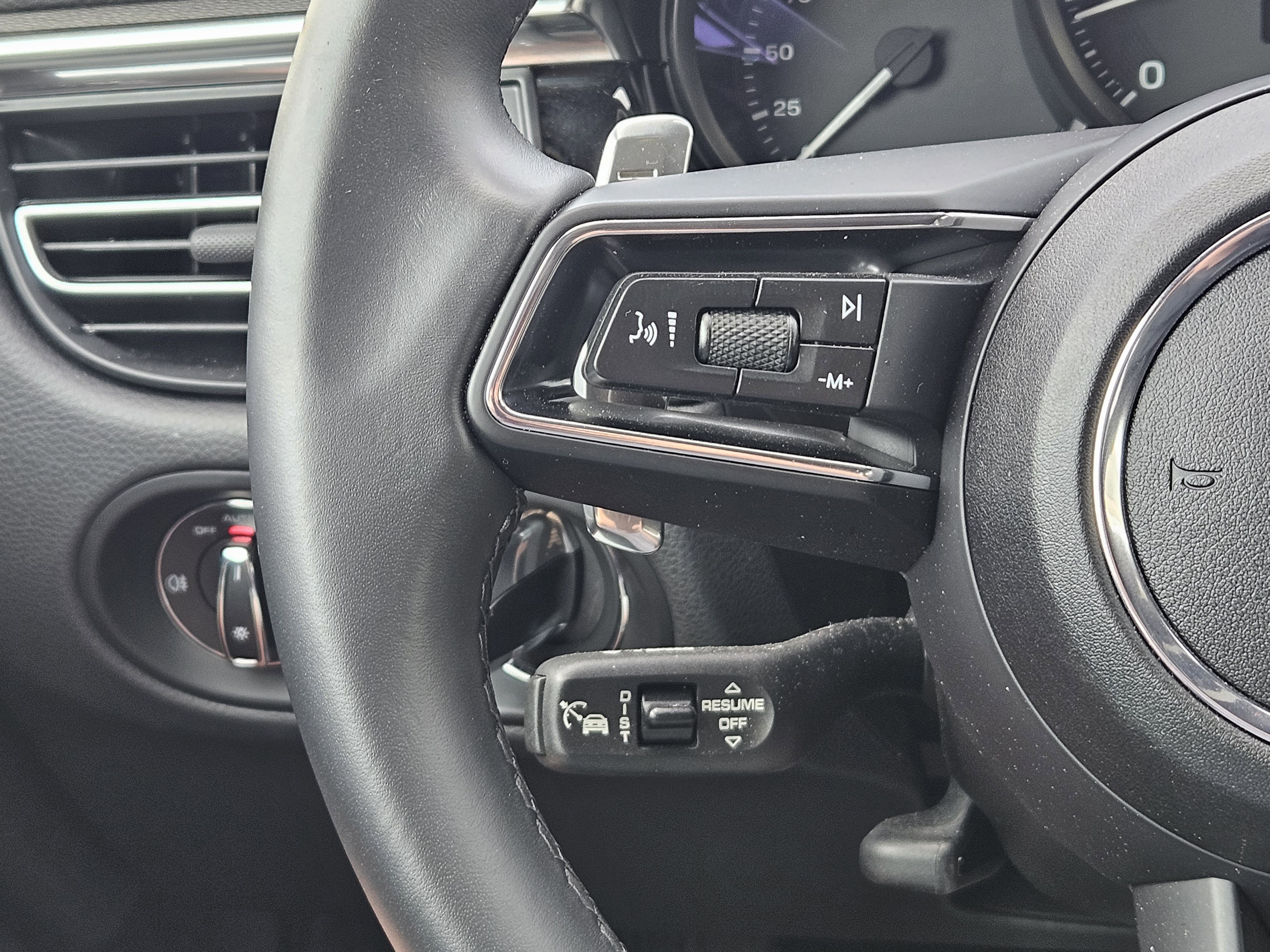 Certified 2025 Porsche Macan image 26