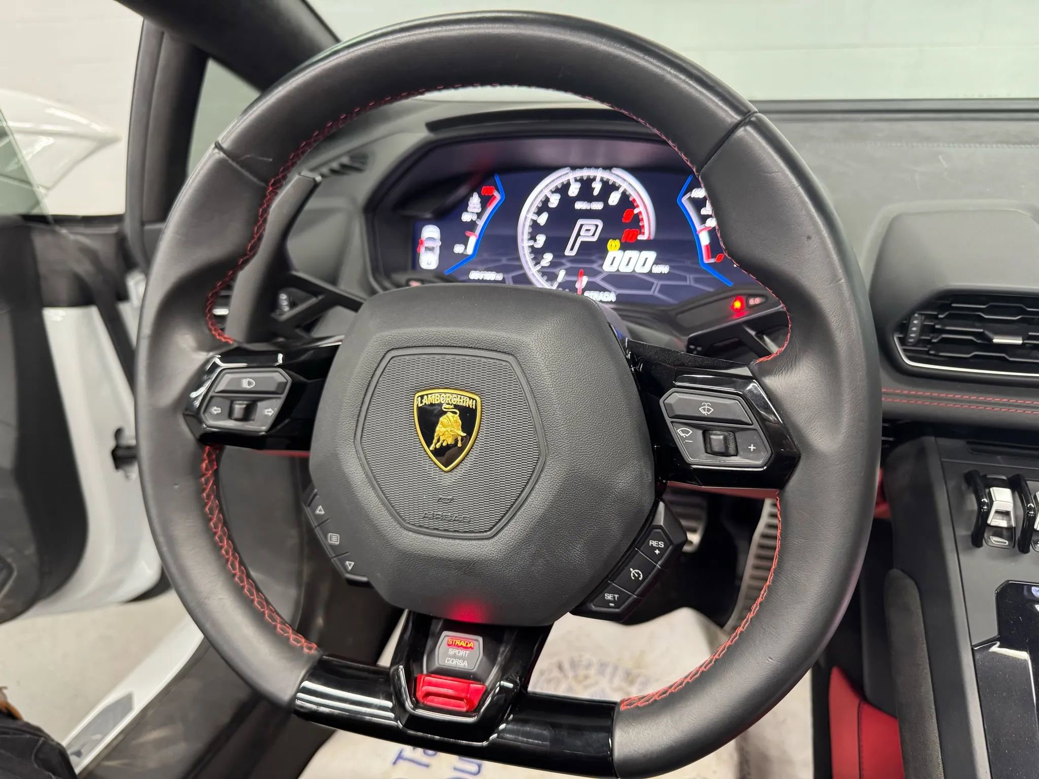 Used 2020 Lamborghini Huracan EVO image 38