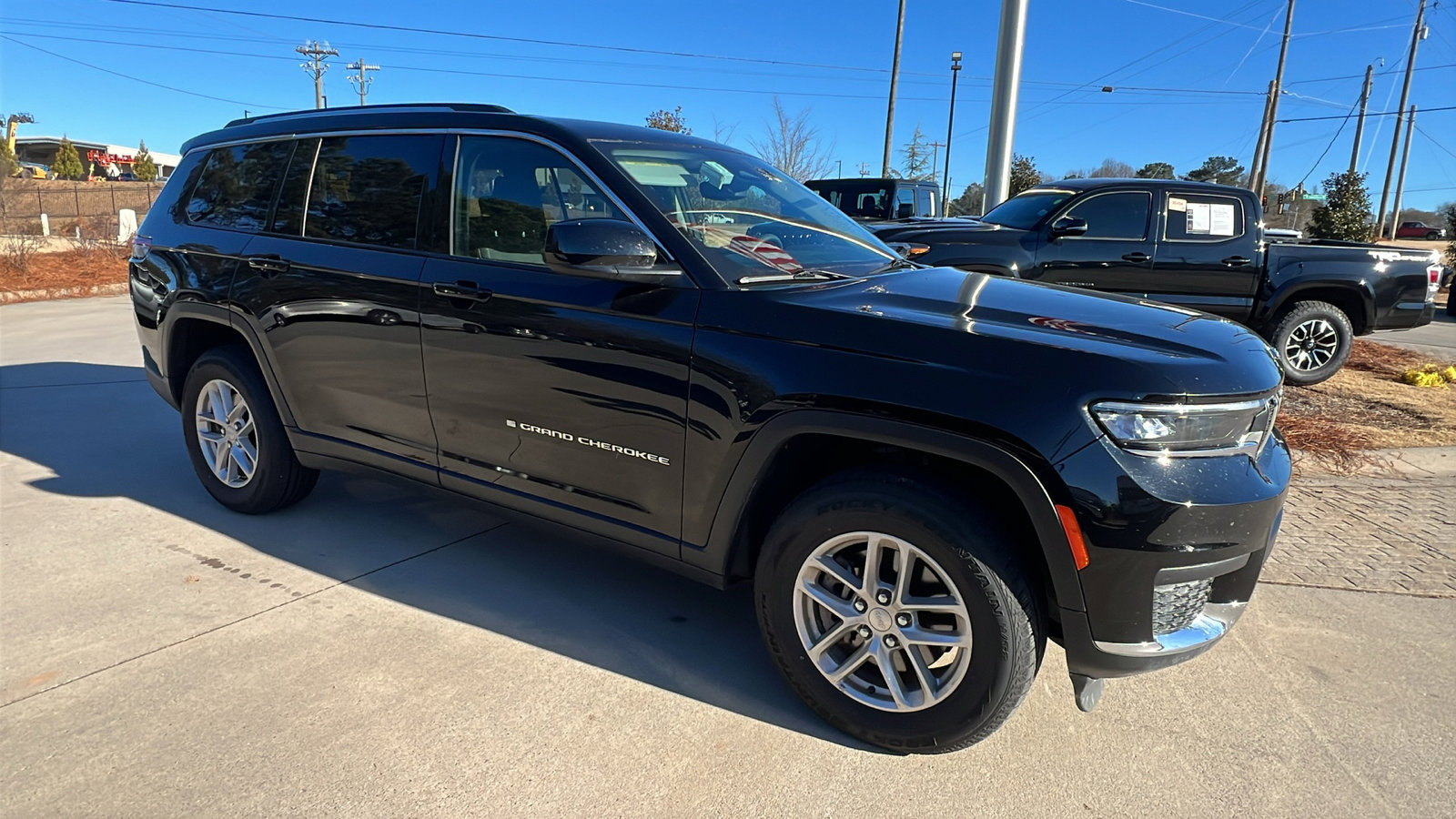 Used 2023 Jeep Grand Cherokee L Laredo image 5