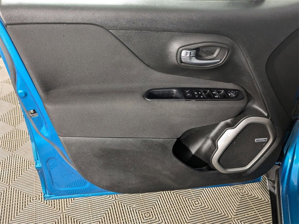 Used 2021 Jeep Renegade Latitude w/ Sun & Sound Group image 13