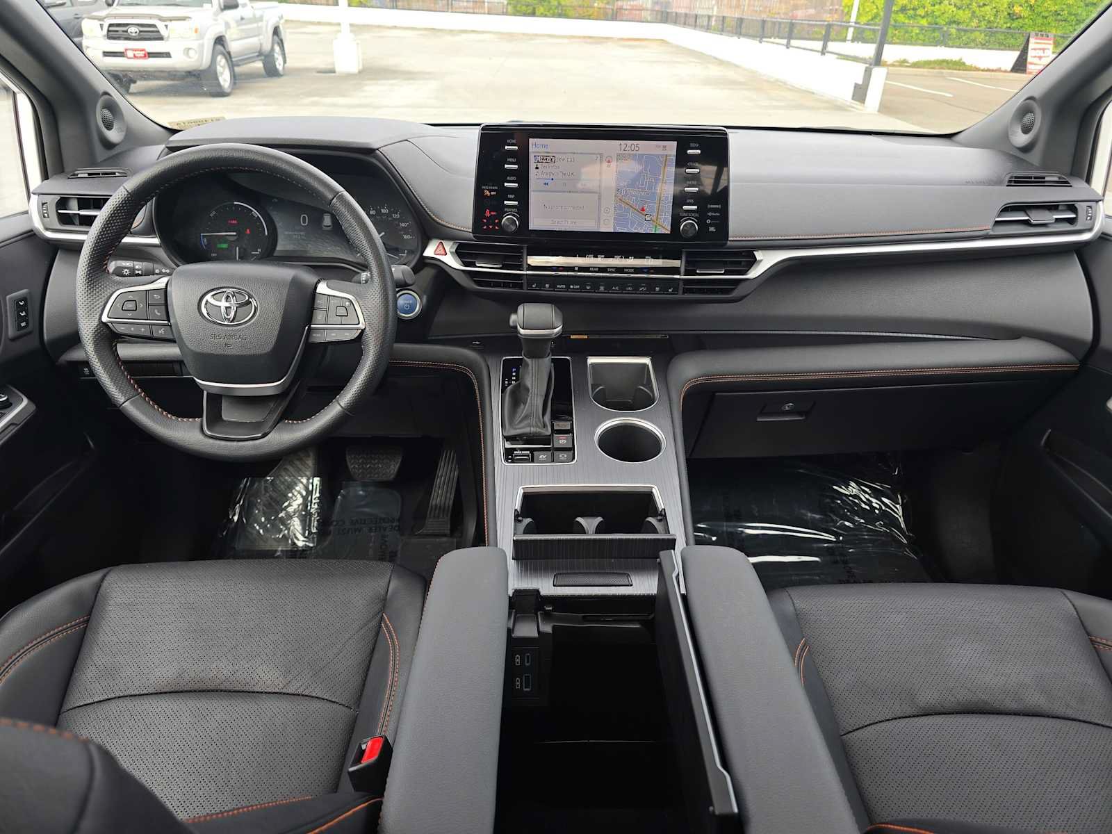 Used 2024 Toyota Sienna XSE w/ XSE Premium Package AWD/4WD image 18