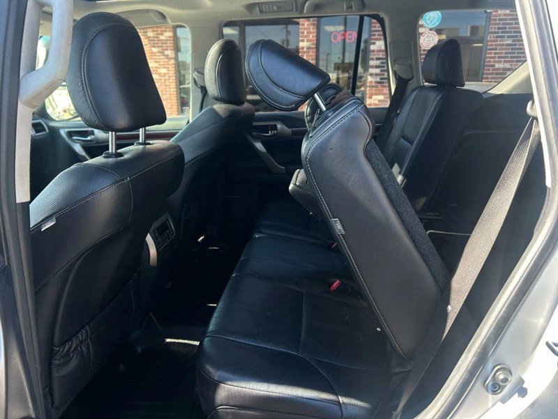 Used 2016 Lexus GX 460 w/ Premium Package AWD/4WD image 17