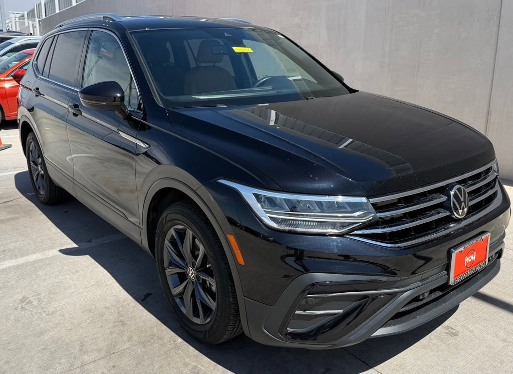 Used 2023 Volkswagen Tiguan SE FWD image 2