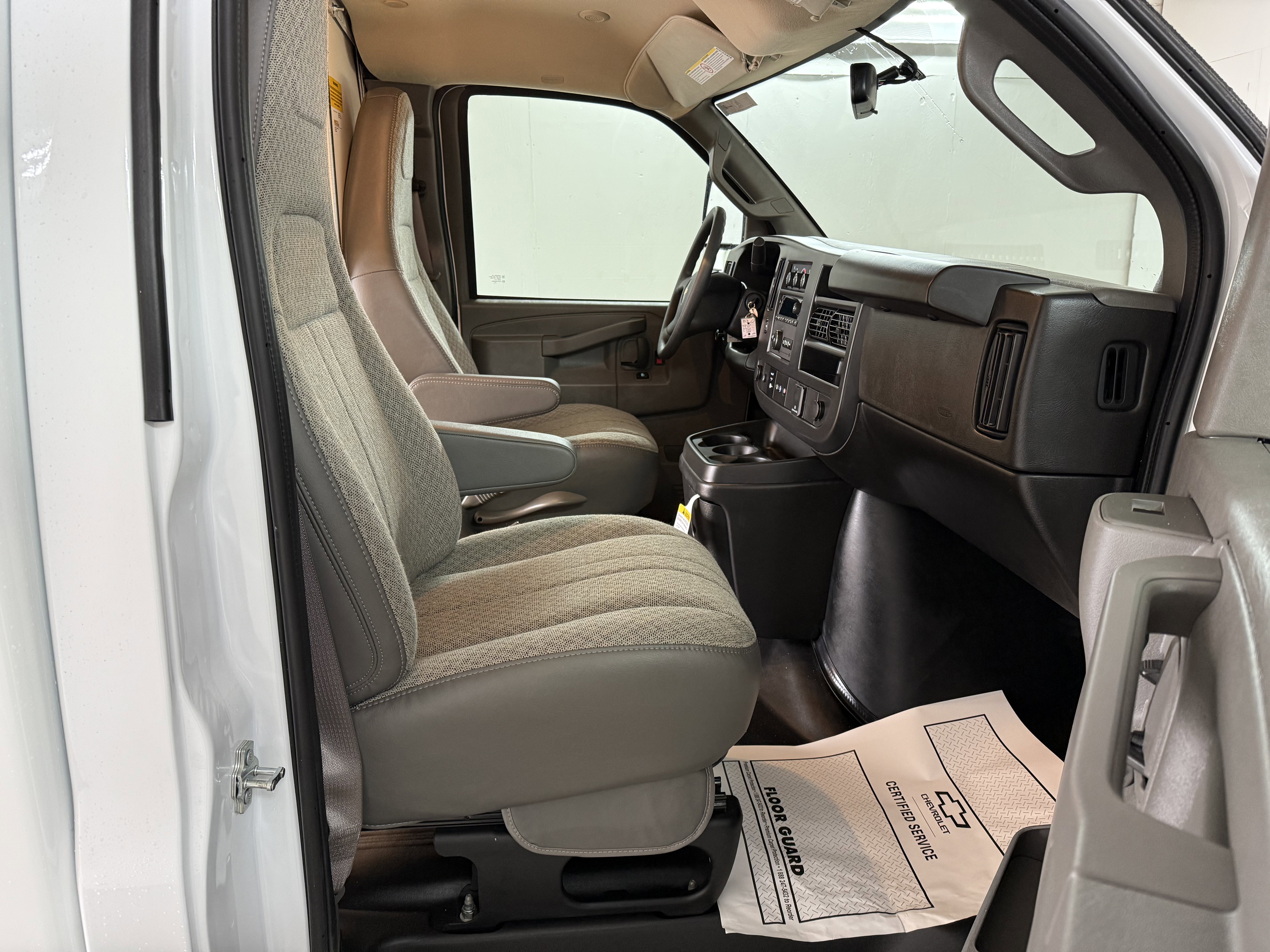 New 2025 Chevrolet Express 3500 w/ Power Convenience Package image 29