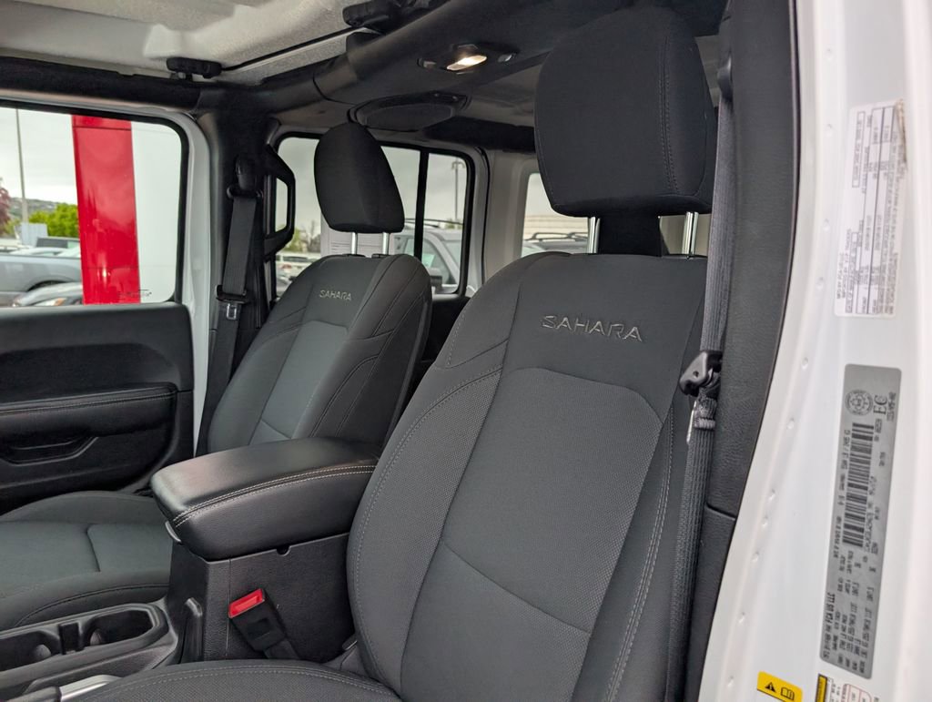Used 2018 Jeep Wrangler Unlimited Sahara w/ Uconnect 4C Nav & Sound Group image 7