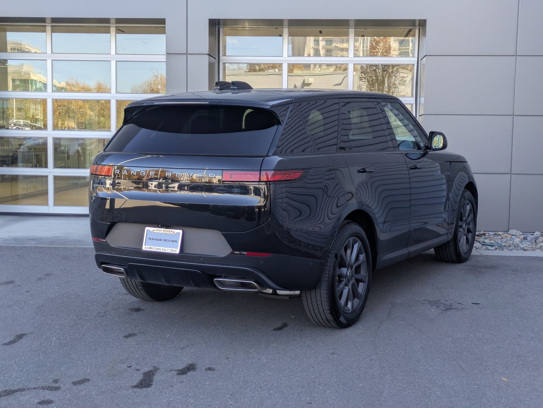 Used 2025 Land Rover Range Rover Sport image 7
