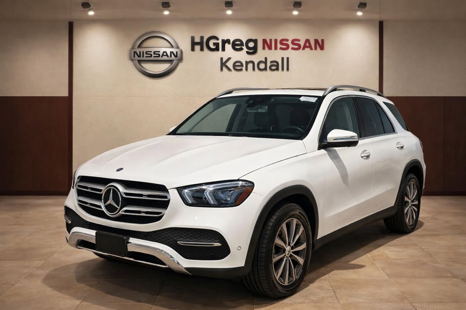 Used 2021 Mercedes-Benz GLE 350 w/ Premium Package image 3