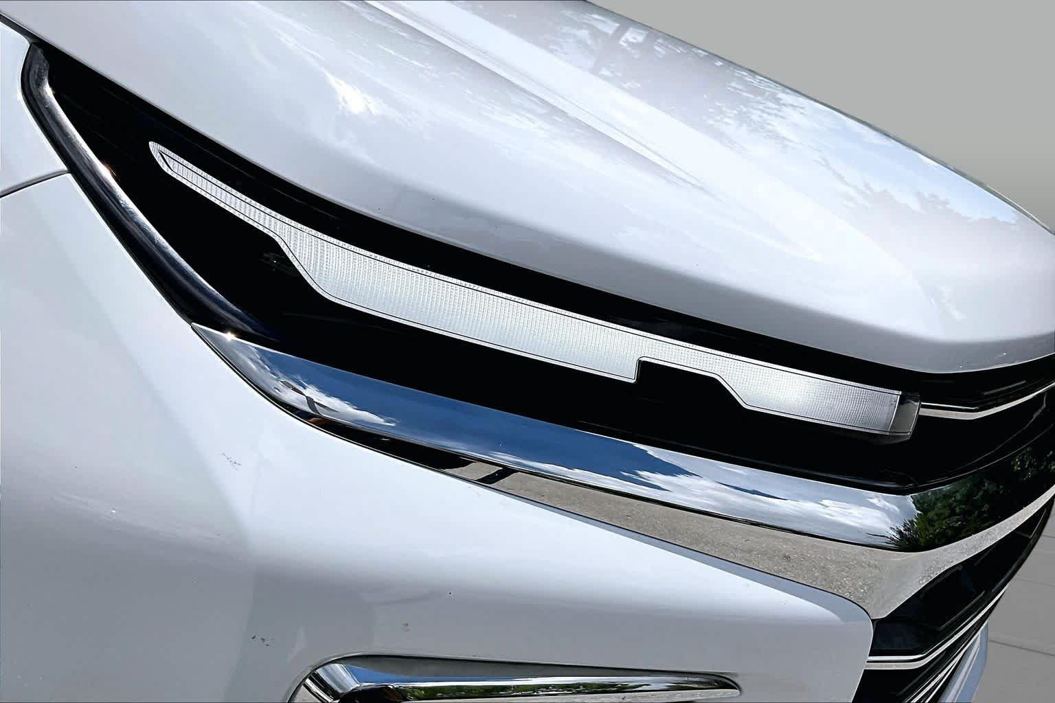 Used 2025 Chevrolet Traverse LT w/ Driver Confidence Package FWD image 28