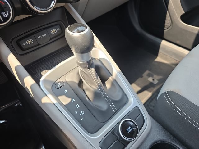 Used 2022 Hyundai Venue SEL FWD image 29