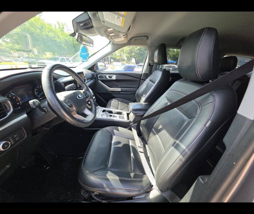 Used 2021 Ford Explorer XLT w/ Equipment Group 202A RWD image 3