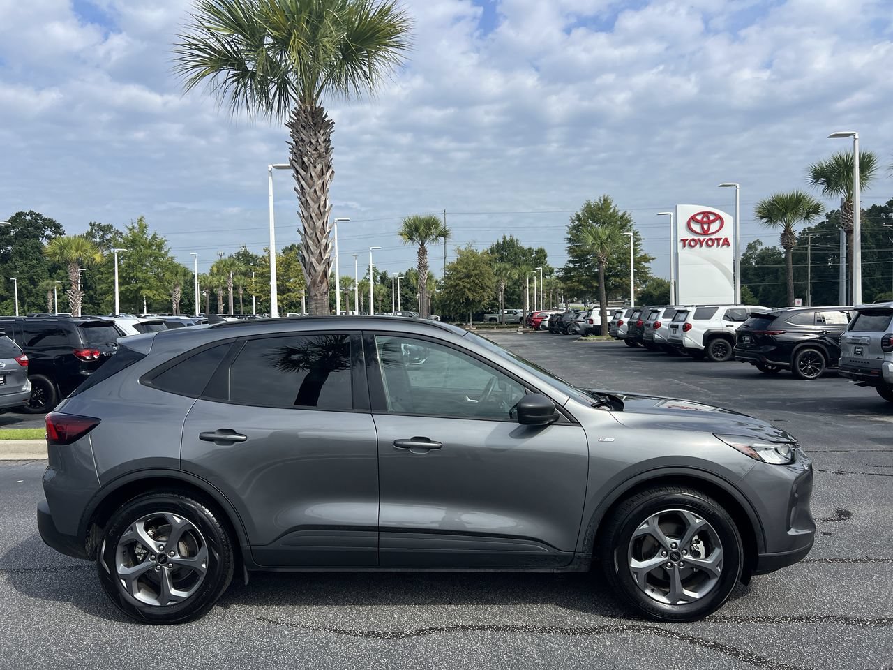 Used 2025 Ford Escape ST-Line FWD image 11