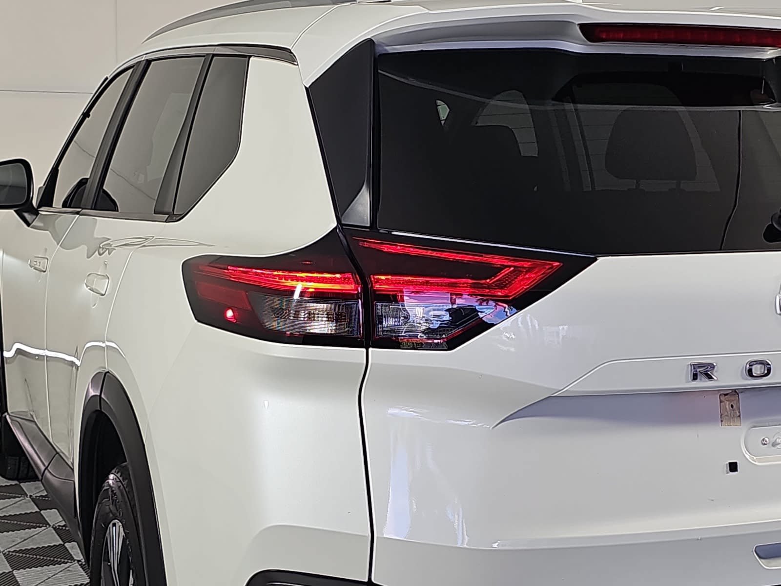 Used 2023 Nissan Rogue SV w/ SV Premium B Package FWD image 31