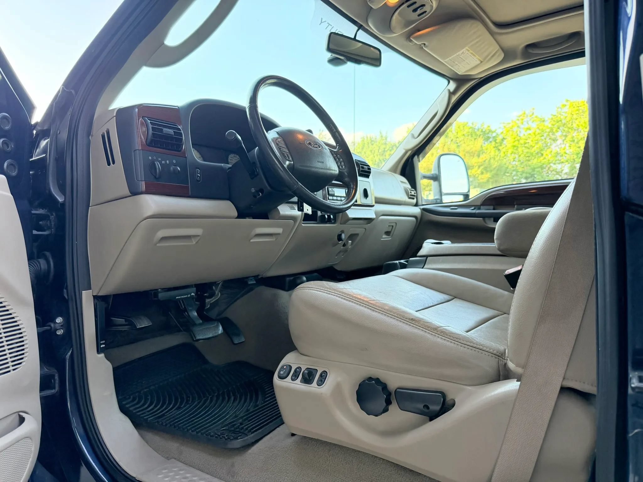 Used 2006 Ford F350 Lariat AWD/4WD image 22