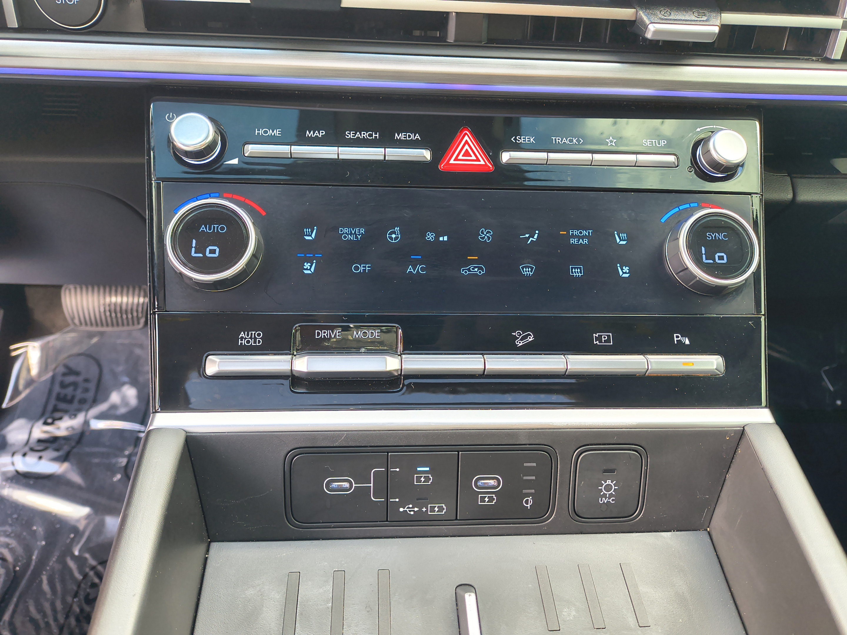 Certified 2025 Hyundai Santa Fe Limited FWD image 26