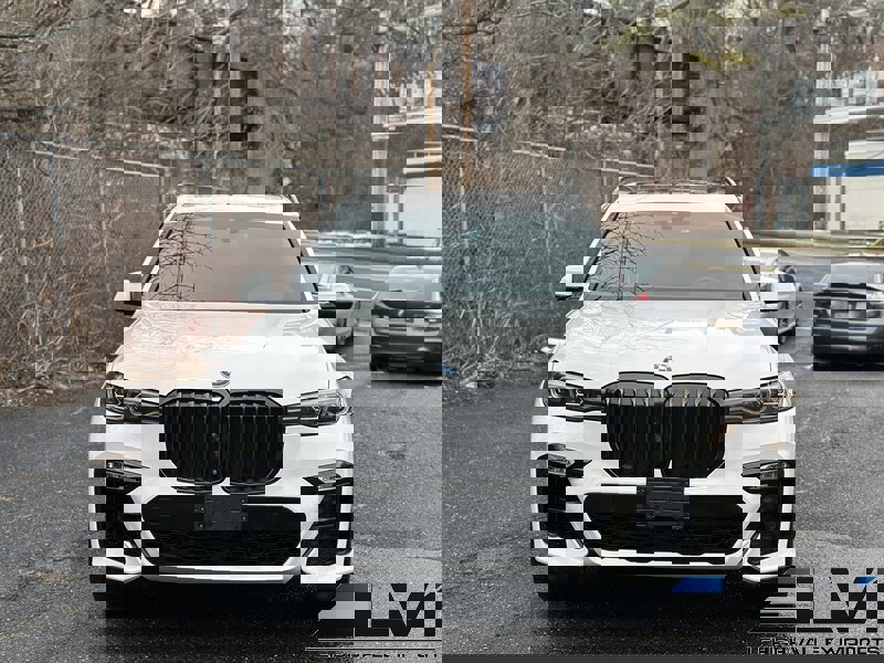 Used 2020 BMW X7 xDrive40i w/ M Sport Package image 3