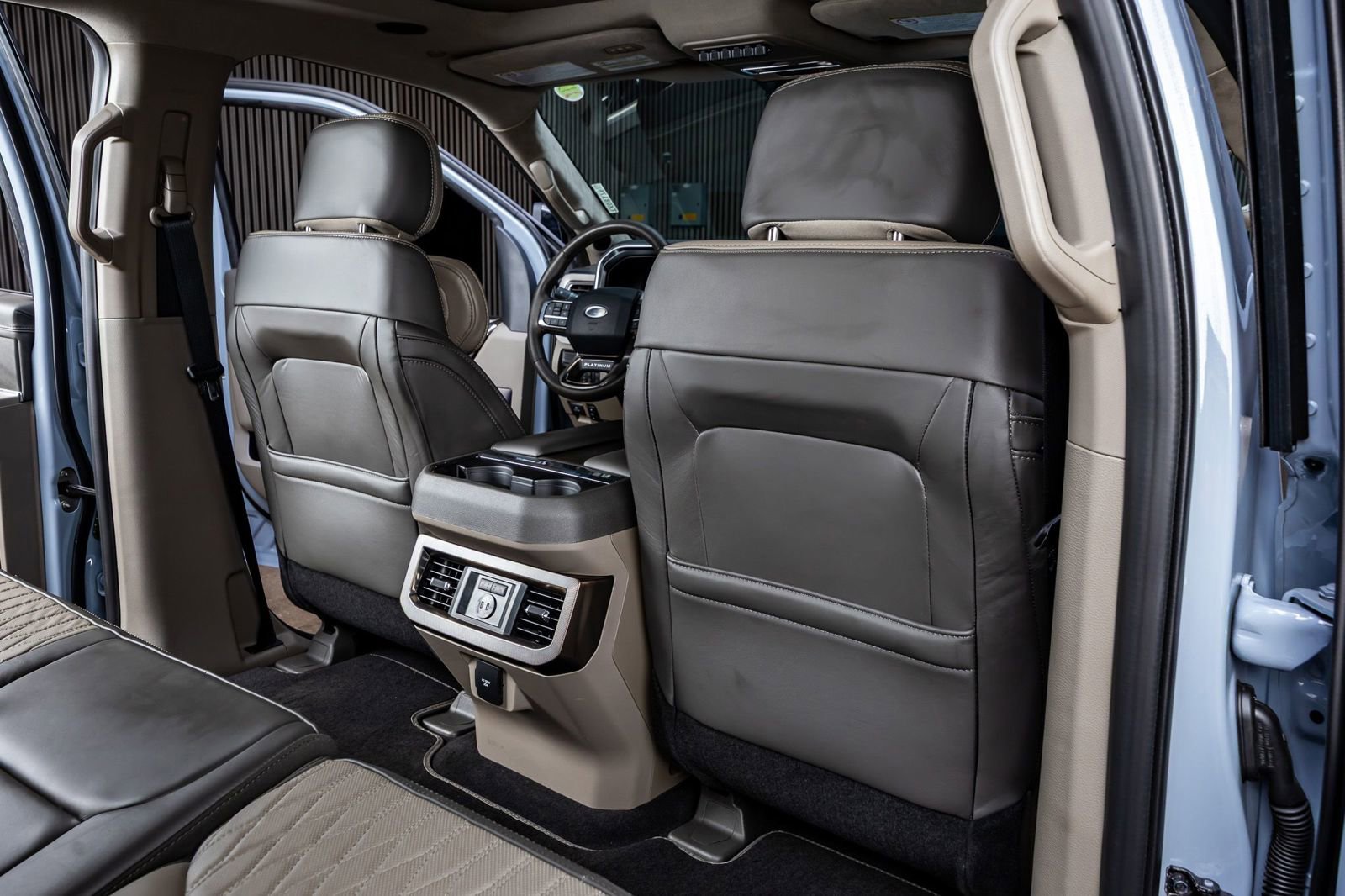 Used 2025 Ford F450 Platinum w/ Platinum Plus Package image 32