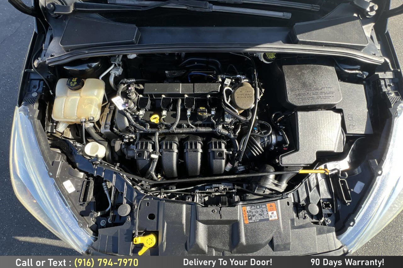 Used 2015 Ford Focus SE w/ SE Sport Package FWD image 12