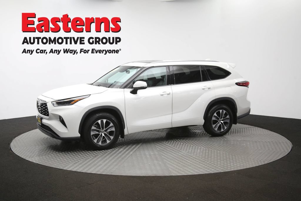 Used 2021 Toyota Highlander XLE AWD/4WD image 59
