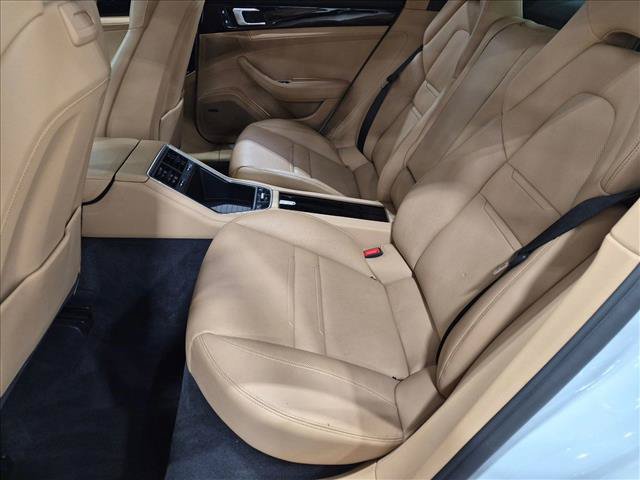 Used 2020 Porsche Panamera RWD image 20