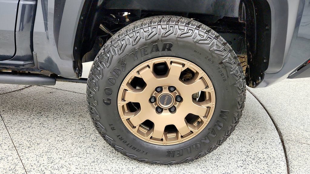 Used 2025 Toyota Tacoma 4x4 Double Cab Hybrid image 9