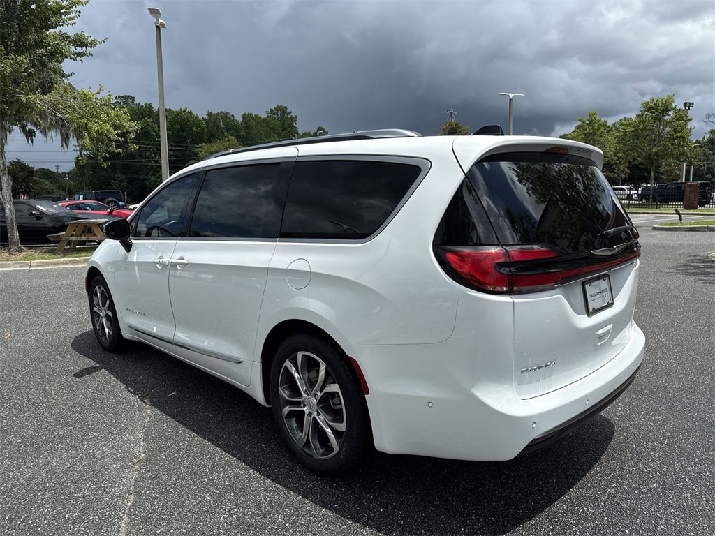 New 2025 Chrysler Pacifica Pinnacle image 5