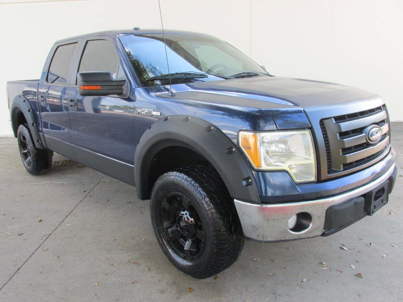 Used 2010 Ford F150 Lariat image 1