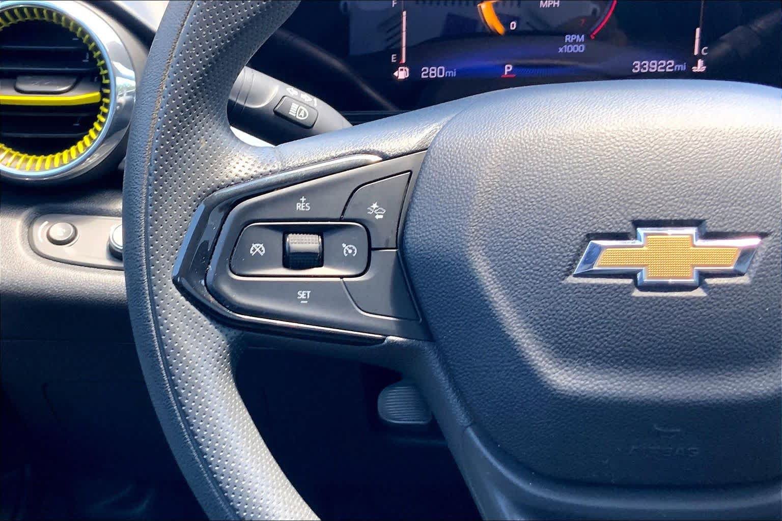 Used 2025 Chevrolet Trax LT FWD image 23