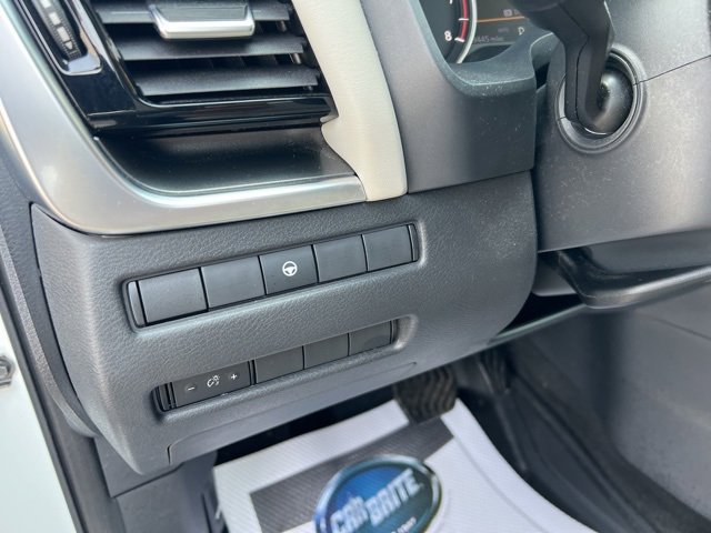 Used 2023 Nissan Rogue SV image 25