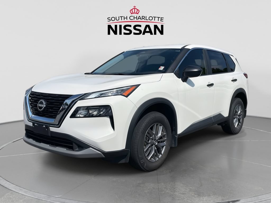 Used 2023 Nissan Rogue S AWD/4WD image 3