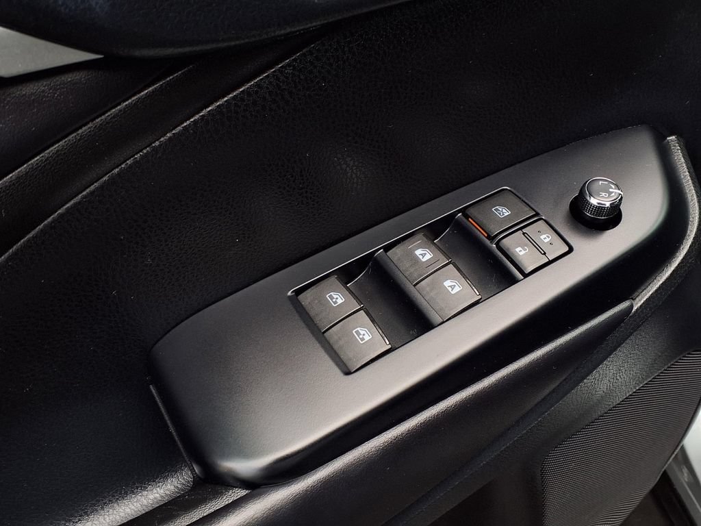 Certified 2018 Toyota Highlander SE FWD image 22