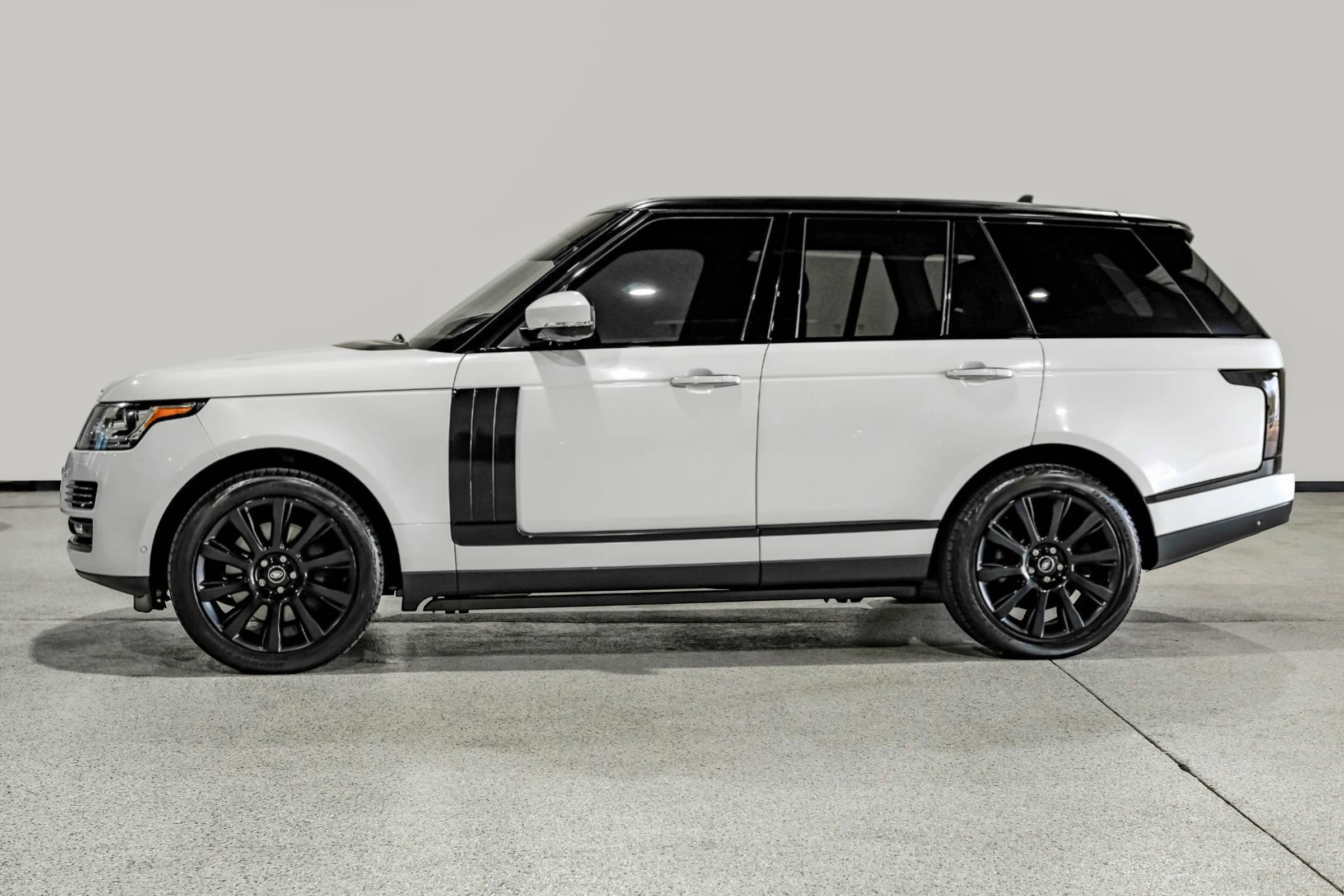 Used 2016 Land Rover Range Rover Autobiography image 10