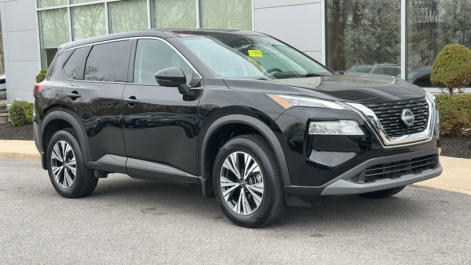 Certified 2022 Nissan Rogue SV image 2