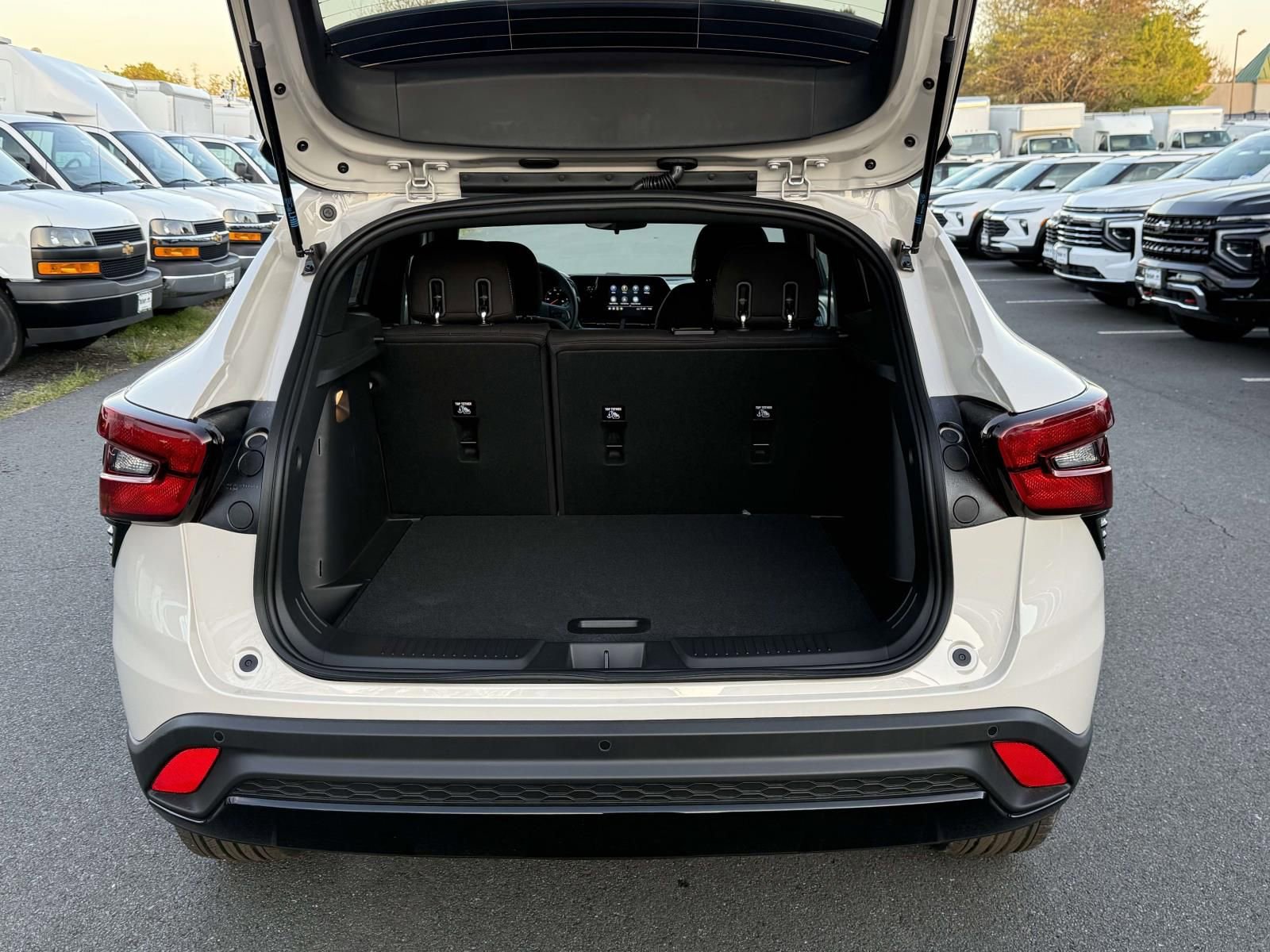 New 2026 Chevrolet Trax RS w/ Sunroof Package FWD image 22