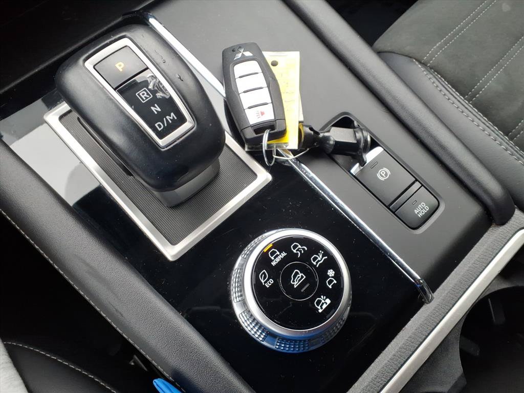 Used 2024 Mitsubishi Outlander AWD image 17