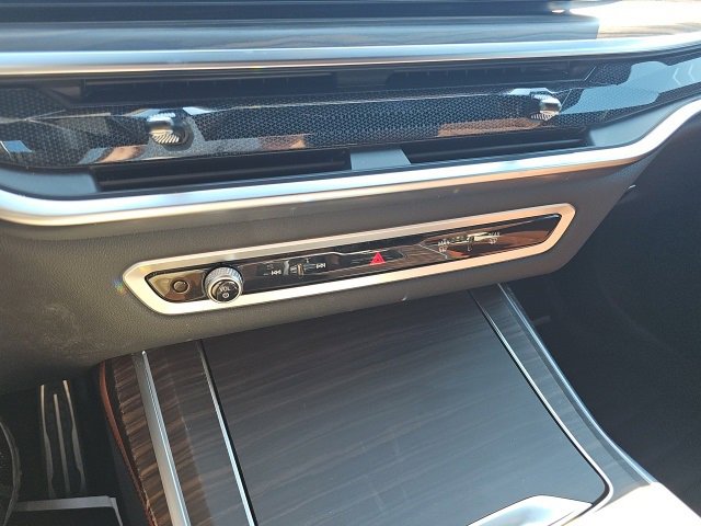 Used 2024 BMW X7 xDrive40i w/ Executive Package image 32