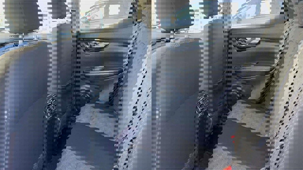 Certified 2019 Nissan Rogue Sport SV image 32