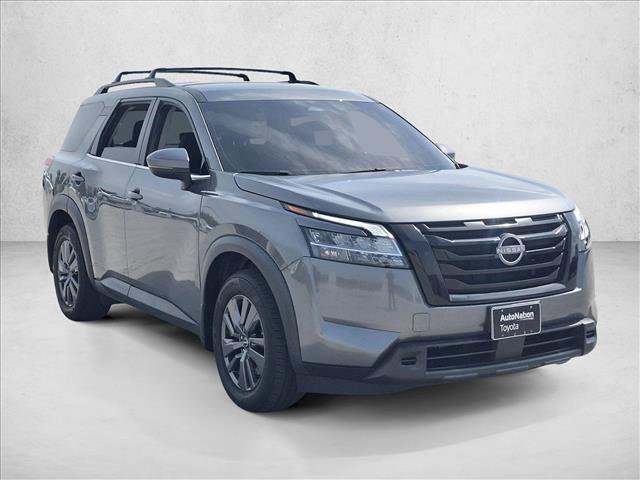Used 2022 Nissan Pathfinder SV w/ SV Black Package FWD image 3