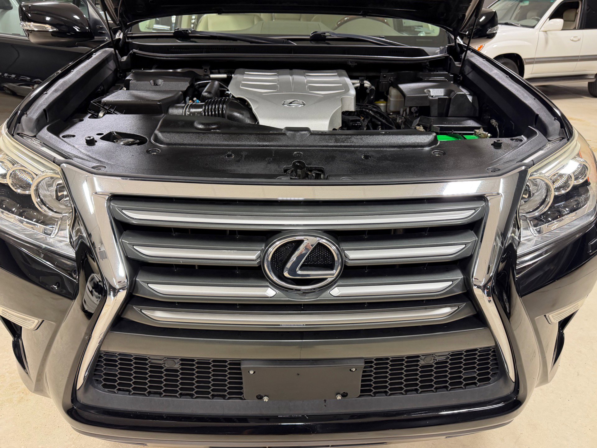Used 2015 Lexus GX 460 w/ Premium Package AWD/4WD image 32