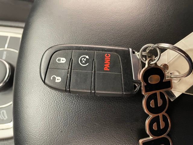 Used 2018 Jeep Grand Cherokee Laredo AWD/4WD image 24
