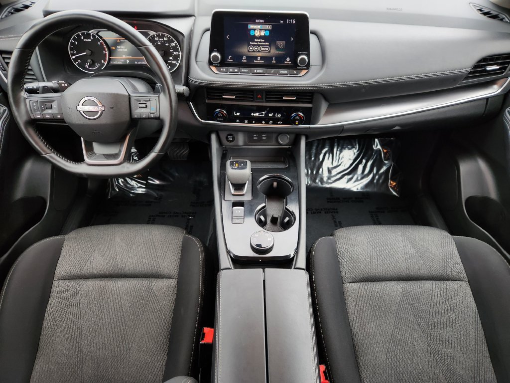 Used 2025 Nissan Rogue SV AWD/4WD image 16