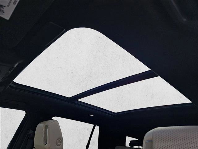 Used 2023 Cadillac Escalade Premium Luxury image 16