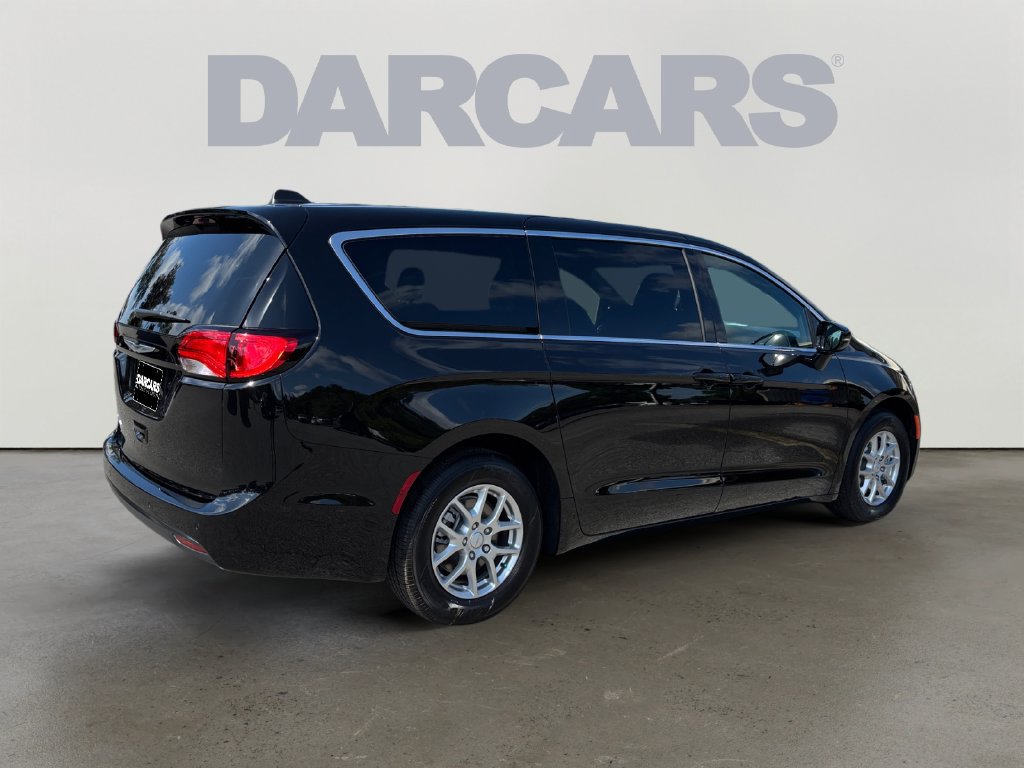 New 2027 Chrysler Pacifica LX FWD image 7