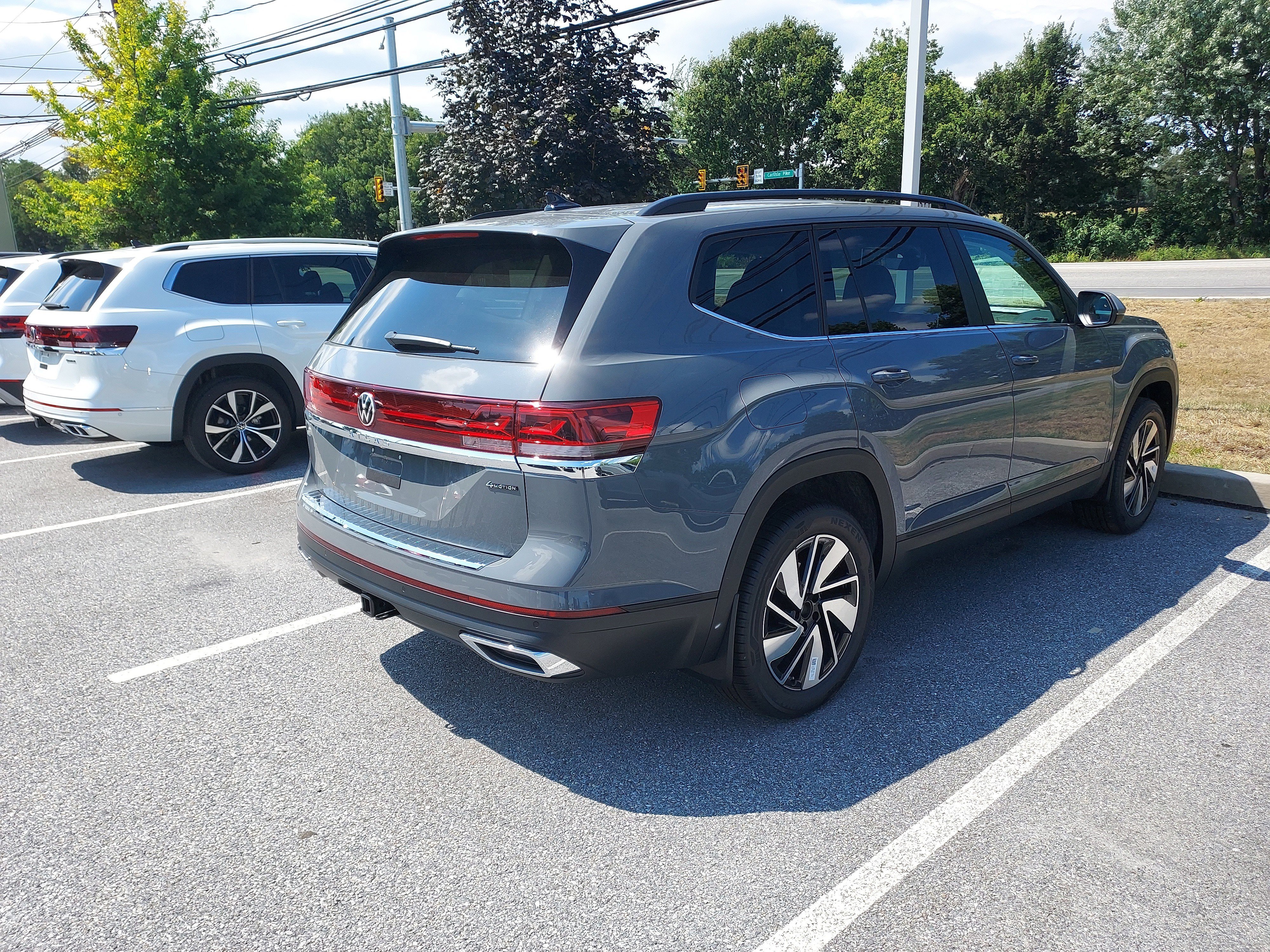 New 2026 Volkswagen Atlas SE image 2