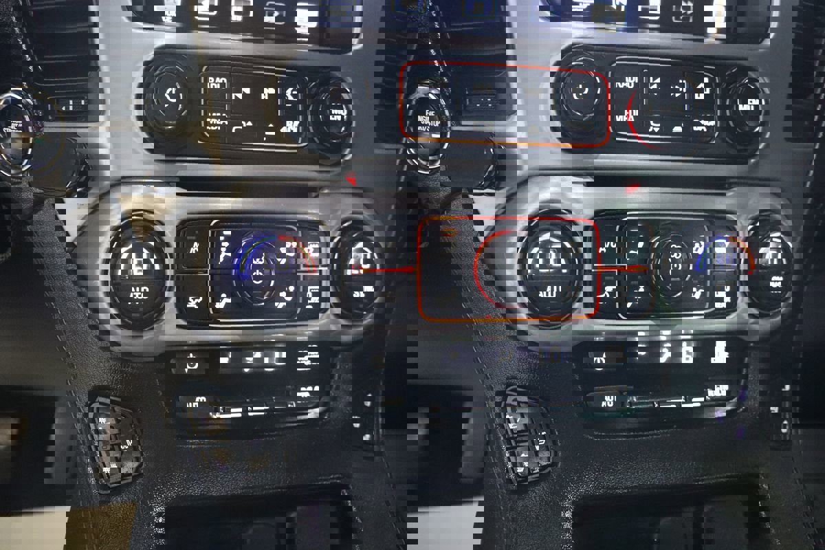 Used 2015 GMC Yukon SLT w/ HD Trailering Package image 56