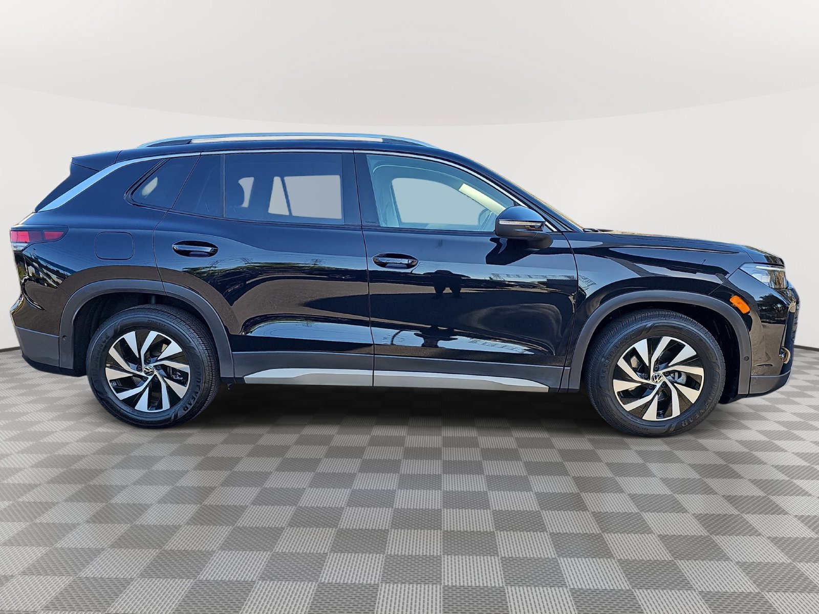 Used 2026 Volkswagen Tiguan S FWD image 4