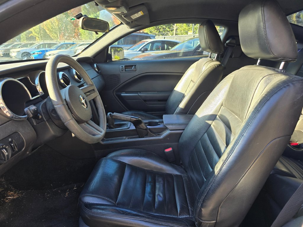 Used 2006 Ford Mustang GT Premium RWD image 3