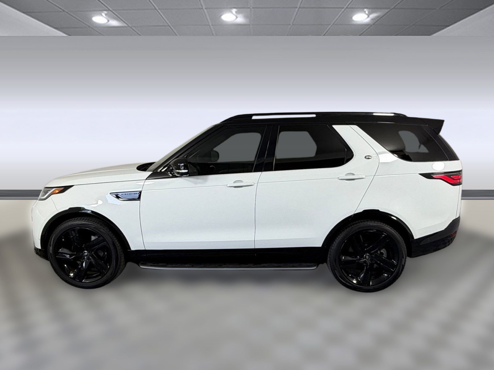 Used 2025 Land Rover Discovery Dynamic SE AWD/4WD image 2